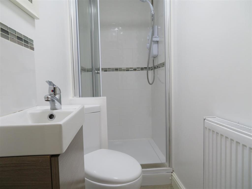 7 Montgomer Shower2.JPG
