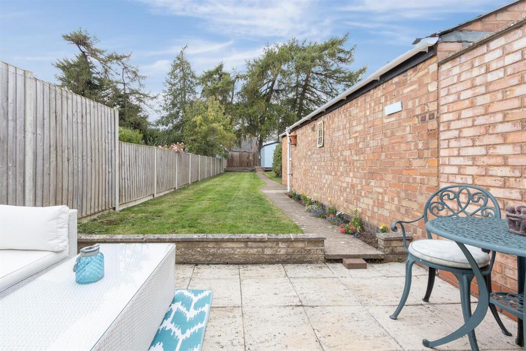 7 Shenstone Avenue, Rugby (13).jpg