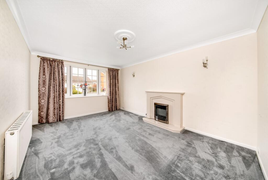 OPEN-PLAN LIVING DINING ROOM
