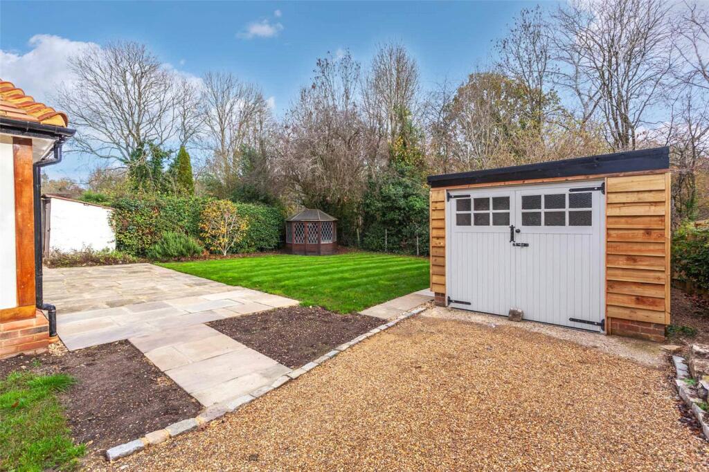 Winter Hill Road, Pinkneys Green, Nr Maidenhead, Berkshire, SL6