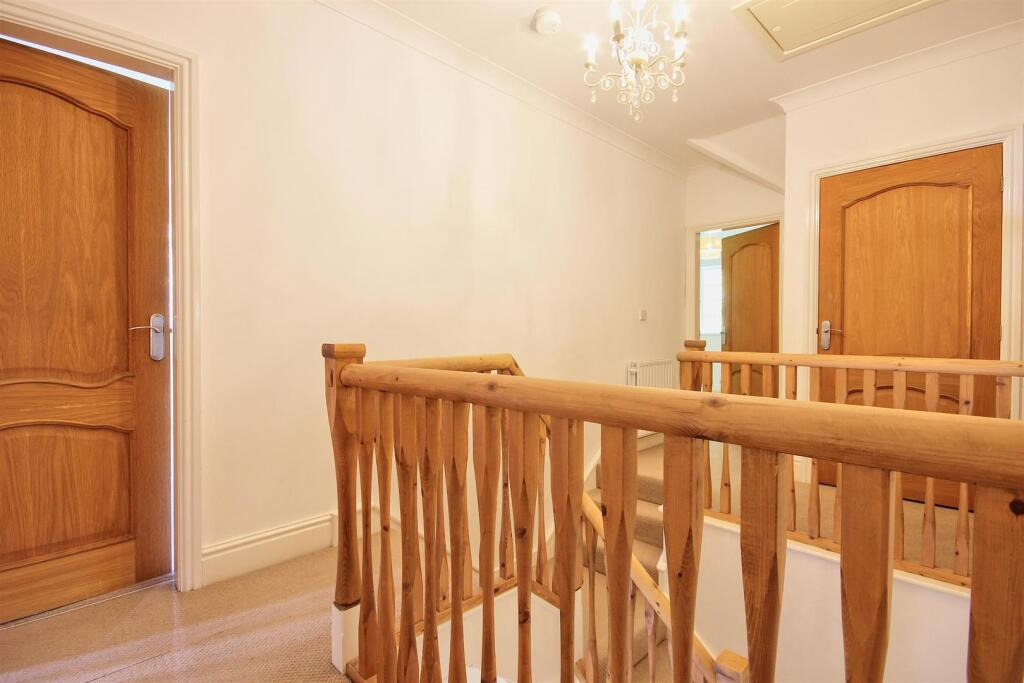 GALLERIED LANDING