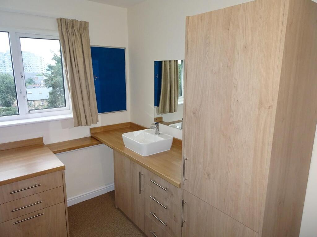 557 Crookesmoor Road Room 5.JPG