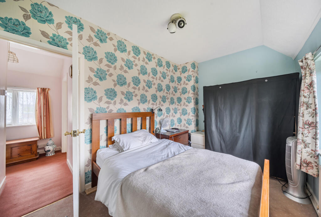 1374046-13-690239...