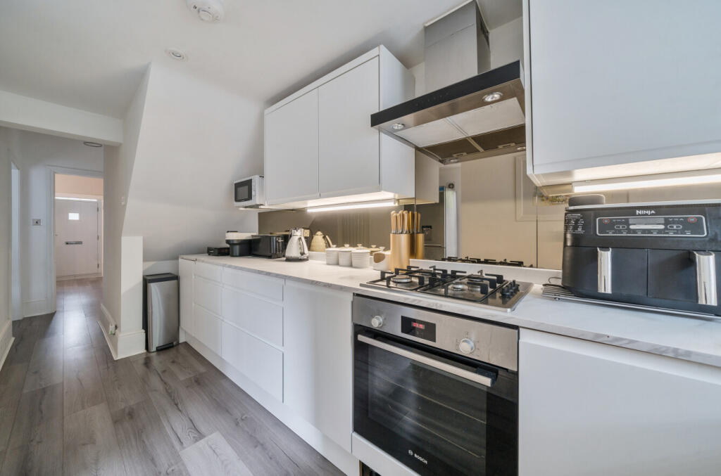 1309838-18-685d13...