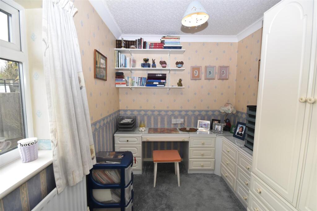 EN-SUITE DRESSING ROOM/STUDY
