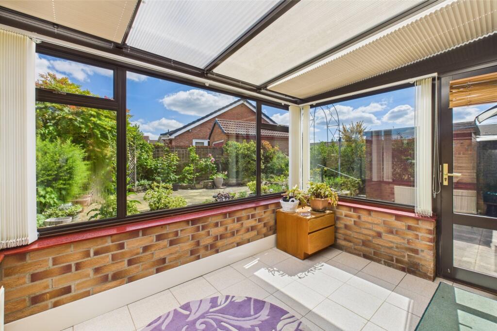 CAM03162G0-PR0270-STILL024 (1)