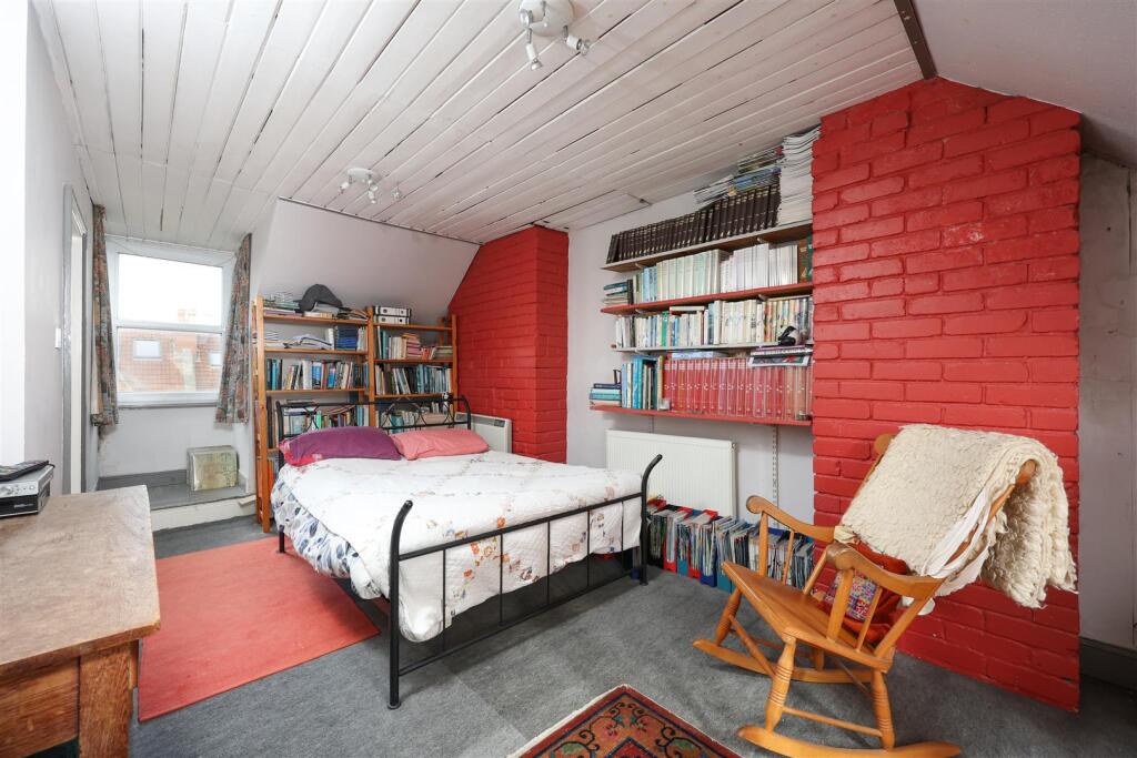 19 Cricklade Rd 39.JPG