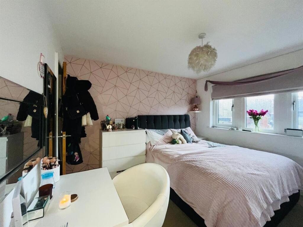 Pink Bed 3.jpg