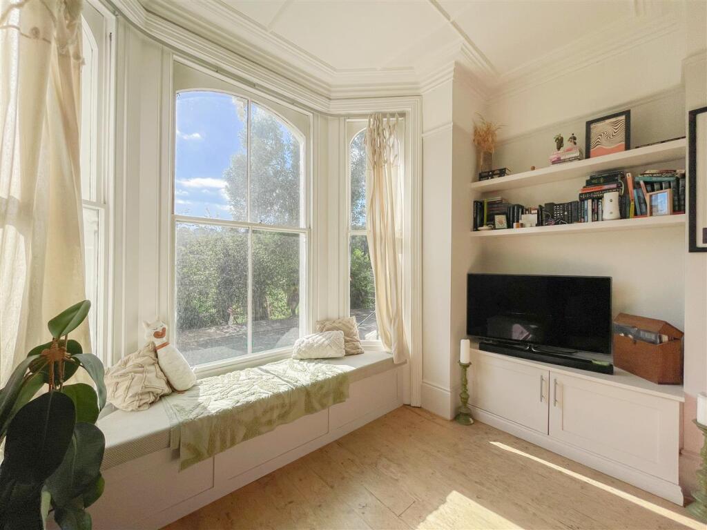 Living Room / Kitchen