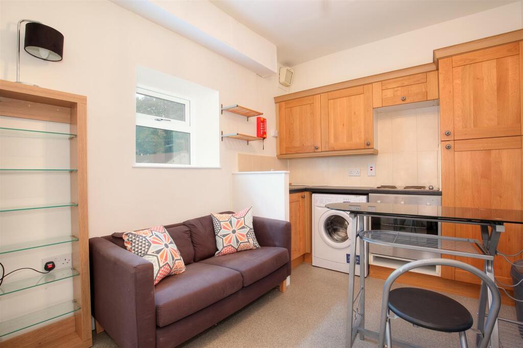 IMG_0584_5_6_tonemapped copy.jpg