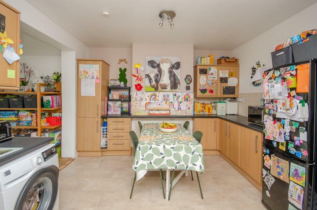 Kitchen pic 2.jpg