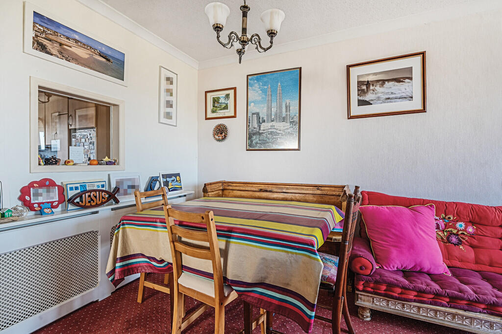 Living/Dining Roo...