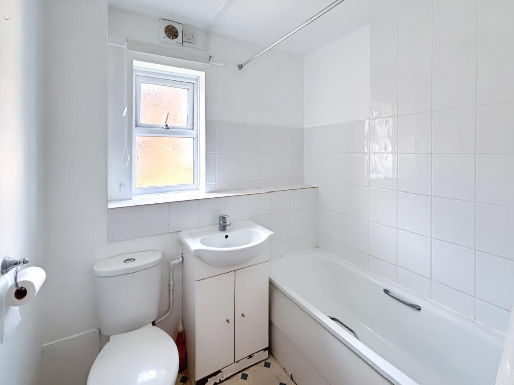 pbox-bathroom-318269.JPG
