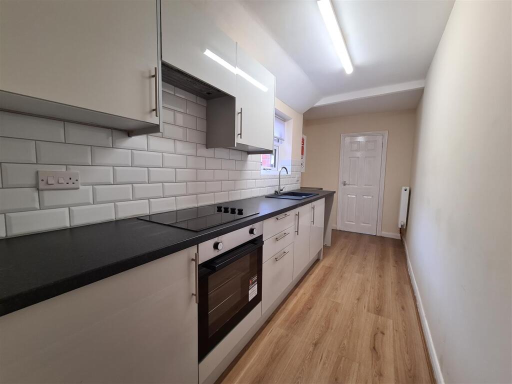 Sandown Road 45 - Kitchen.jpg