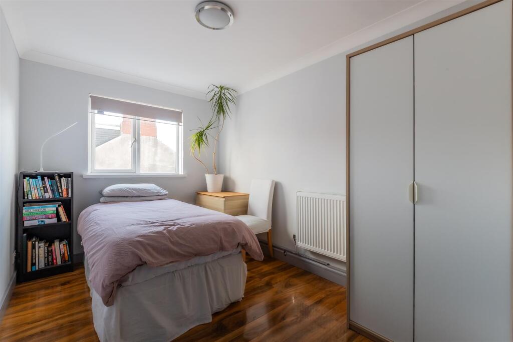 21 Lindway Court-12.jpg