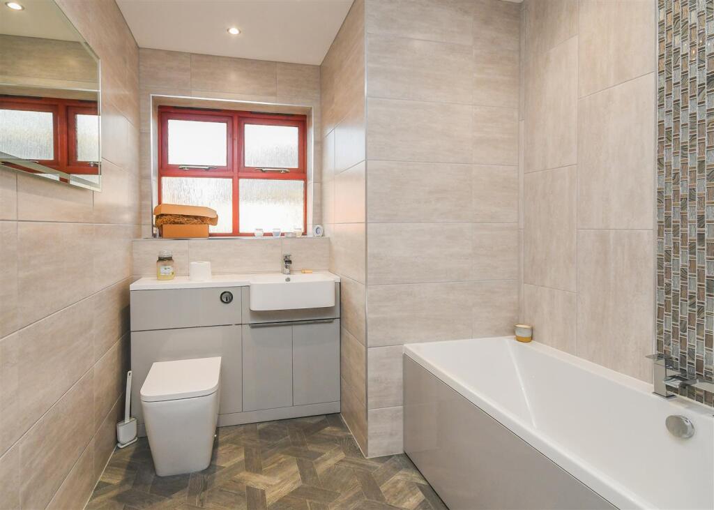 25 Old Farm Drive - Bathroom.jpg