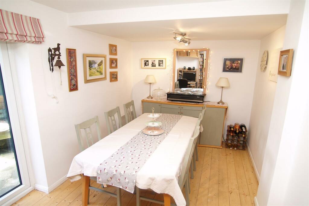 Meadas dining room 1.JPG