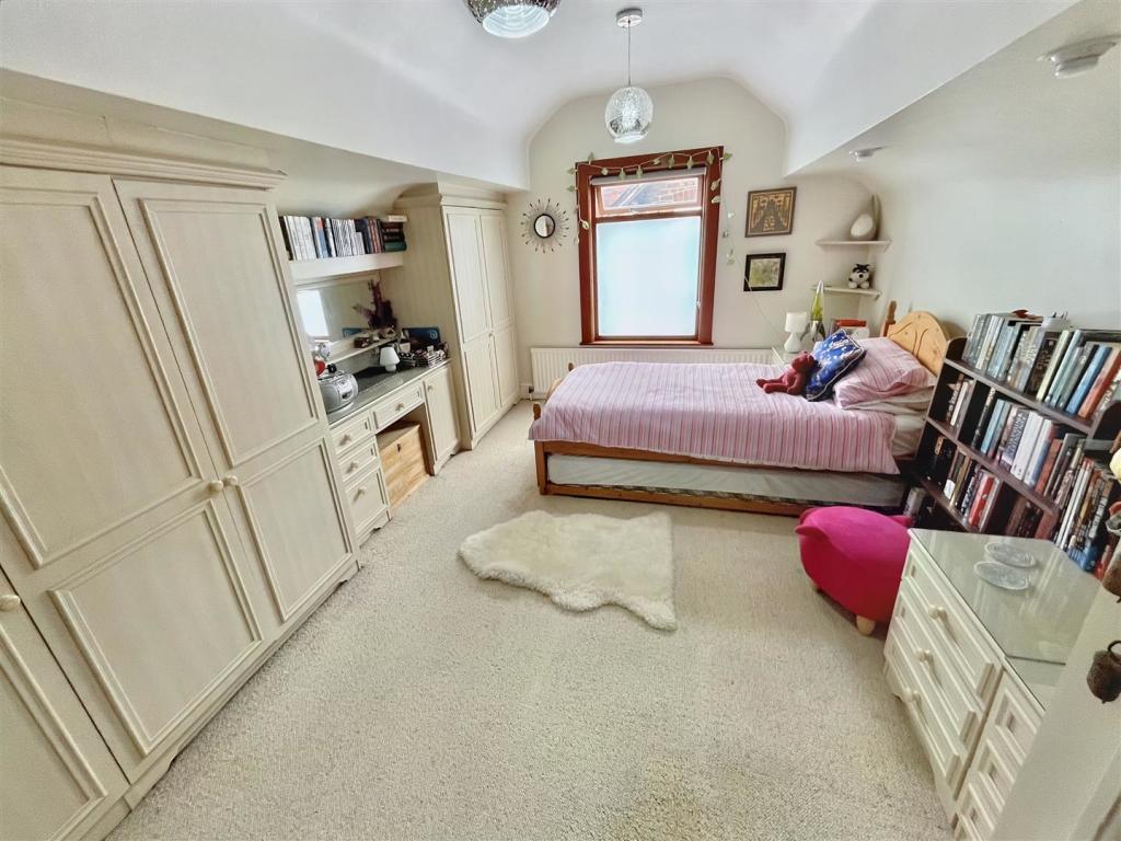 Bedroom 4.jpg