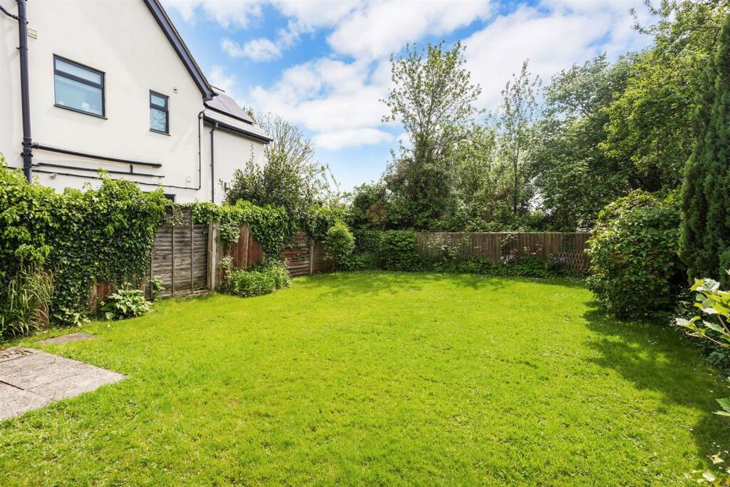 70387_22-Shaw Green Lane - (21)_low.jpg