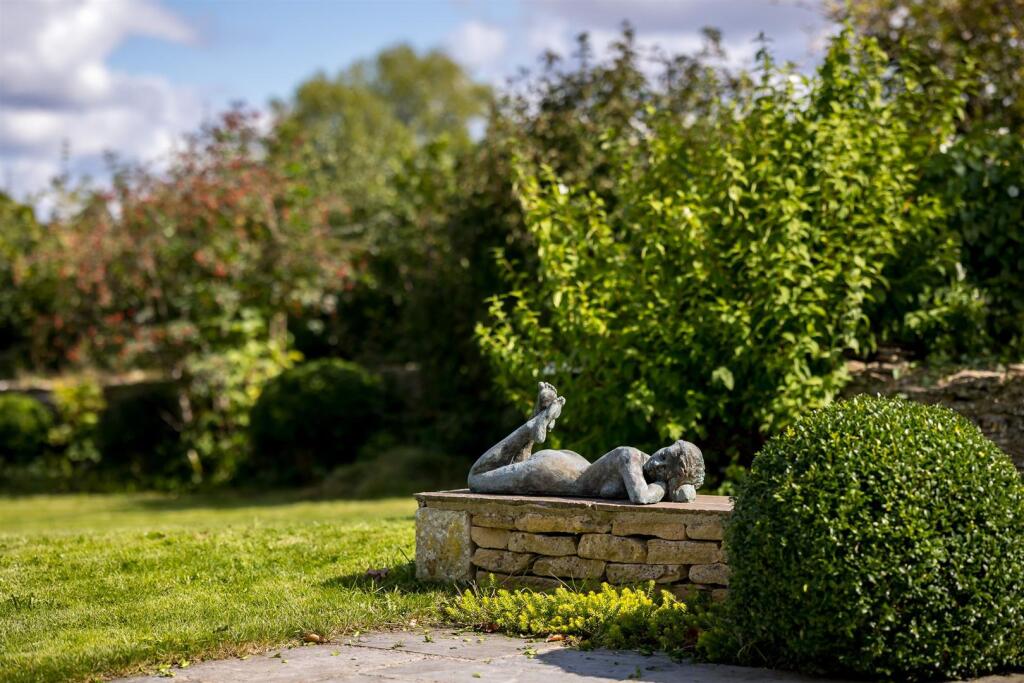 17 - 9-10 Sherborne - GL54 3DU - Web.jpg