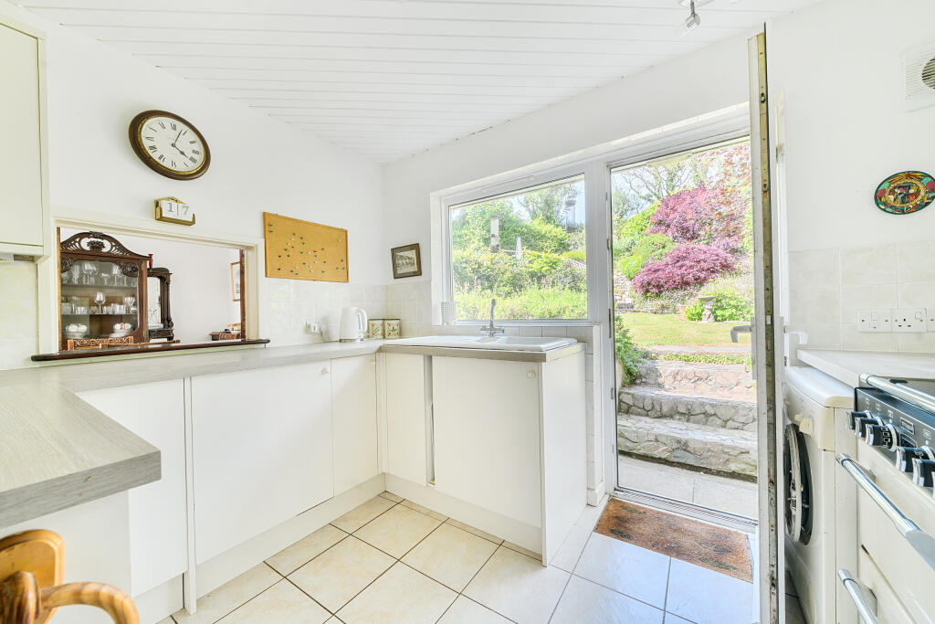 1303609-15-6849c8bf75195-ARW-1