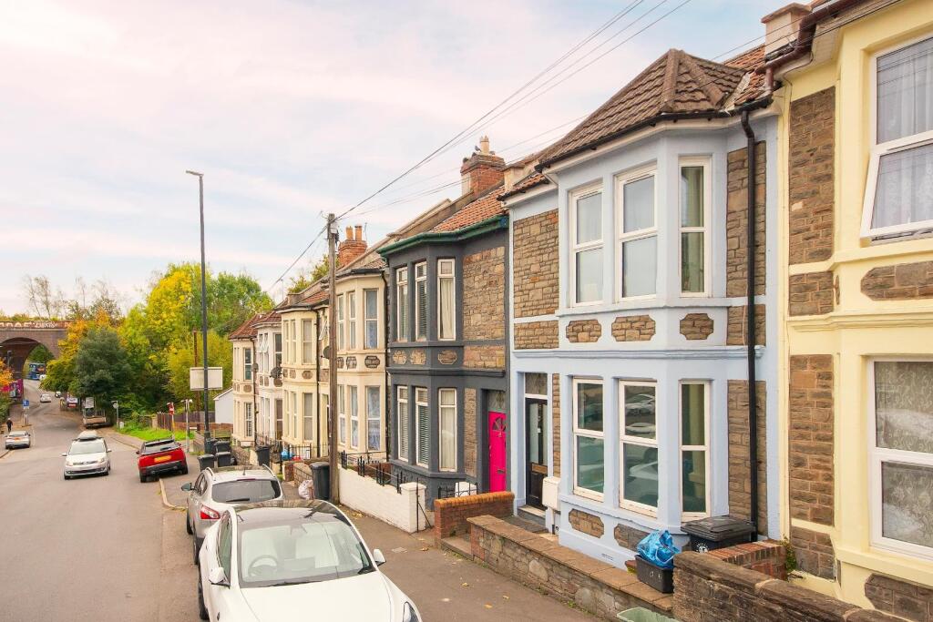 1R8HEE - External B.jpg