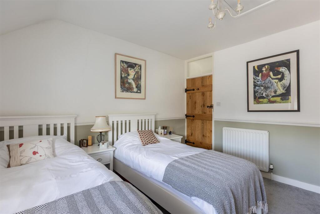 HoneystoneCottage Bedroom 2-2.jpg