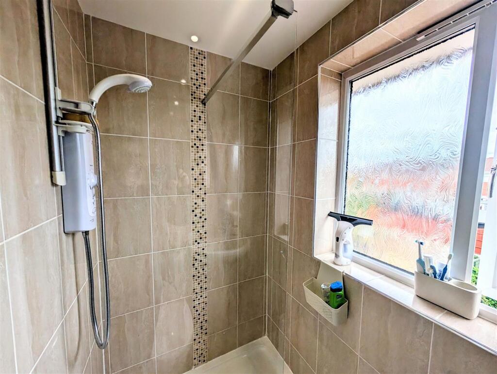 en suite 2.jpg