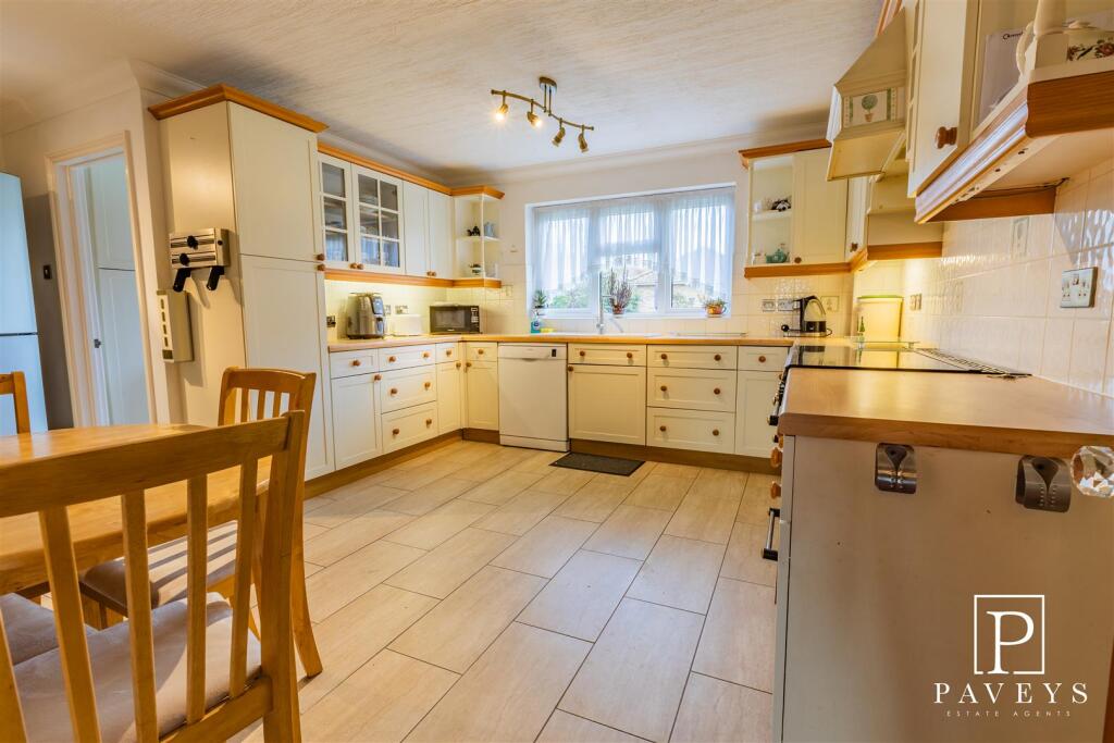 KITCHEN BREAKFAST ROOM