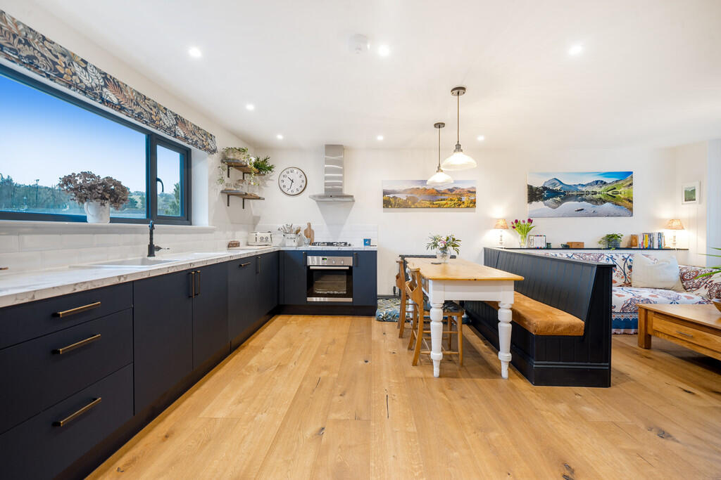 Kitchen/ Dining R...