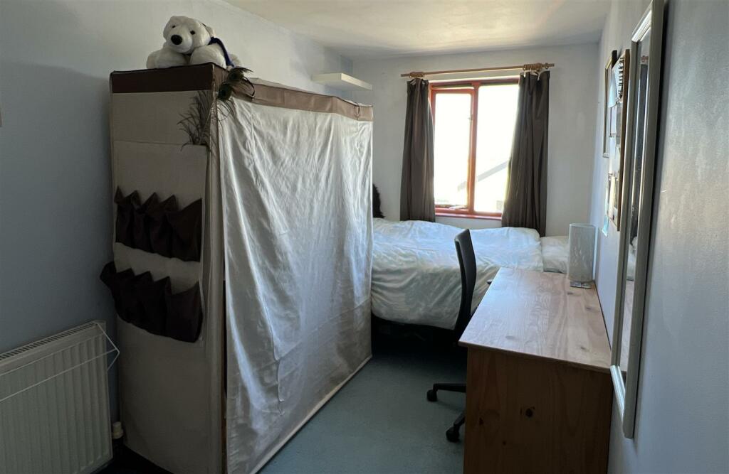 bed 4.jpg