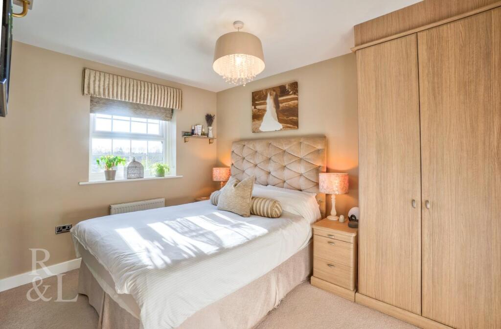 23 Bernard Vann Crescent (7).jpg