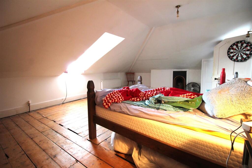 Bed 1111 pic.JPG