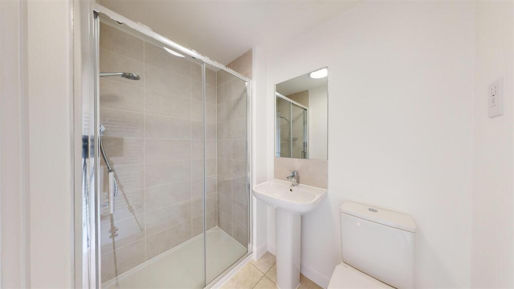 9 Newitt Road, Master Ensuite.jpg