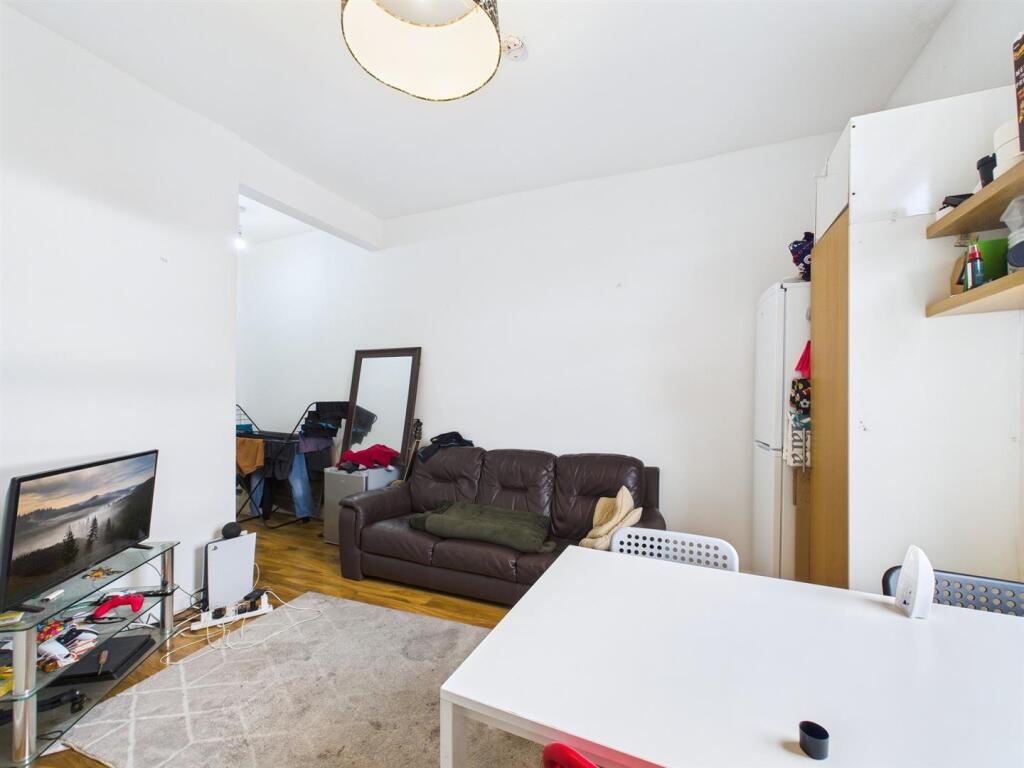 7 - Block of 4 flats.jpg