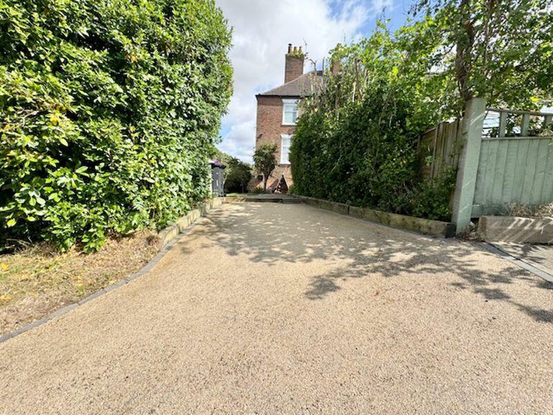 Stone bonded driveway