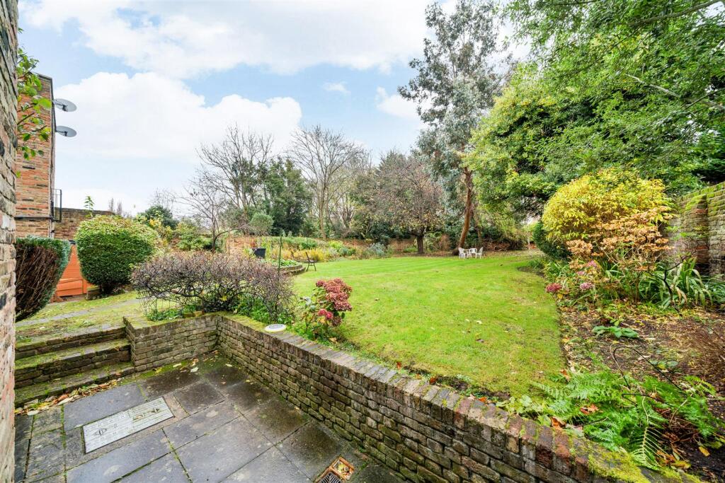 Flat 3, 98 Maida Vale W9 1PS-No Watermark-6.jpg