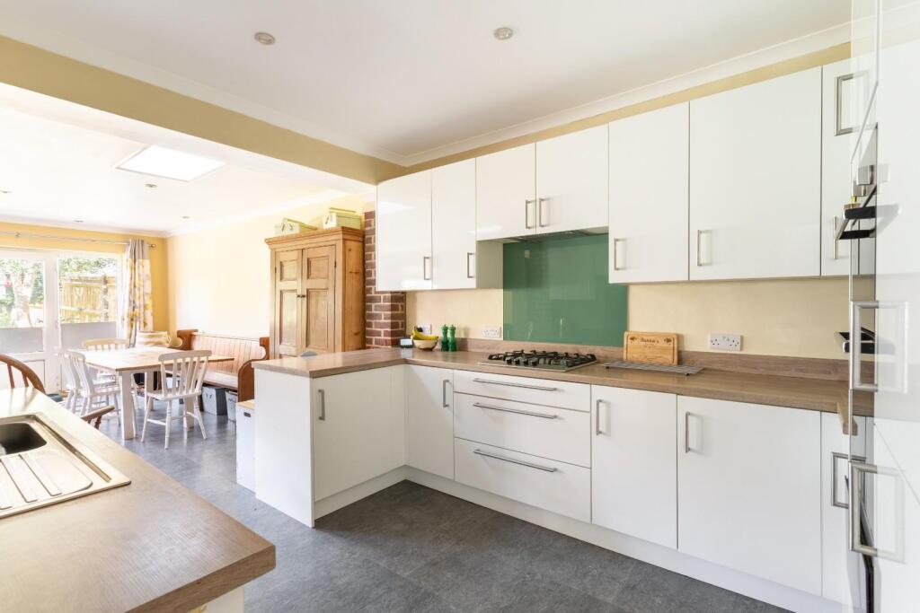 Greenways Crescent-22.jpg