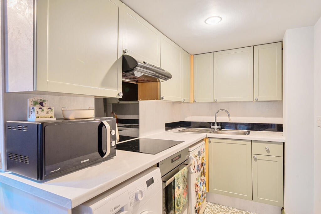 1393069-9-6943cfa...