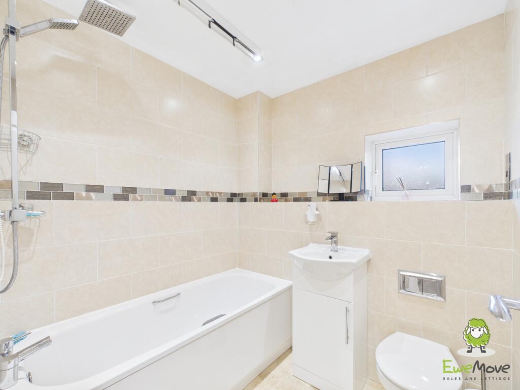 EweMove Estate Agents Basingstoke - The Coach Road