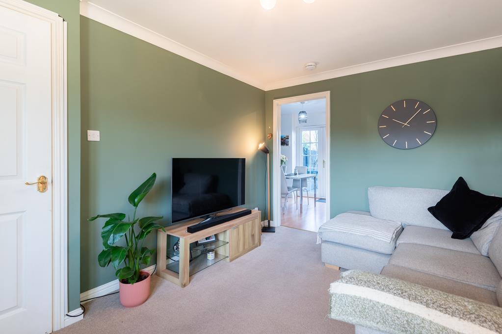 LOUNGE REAR