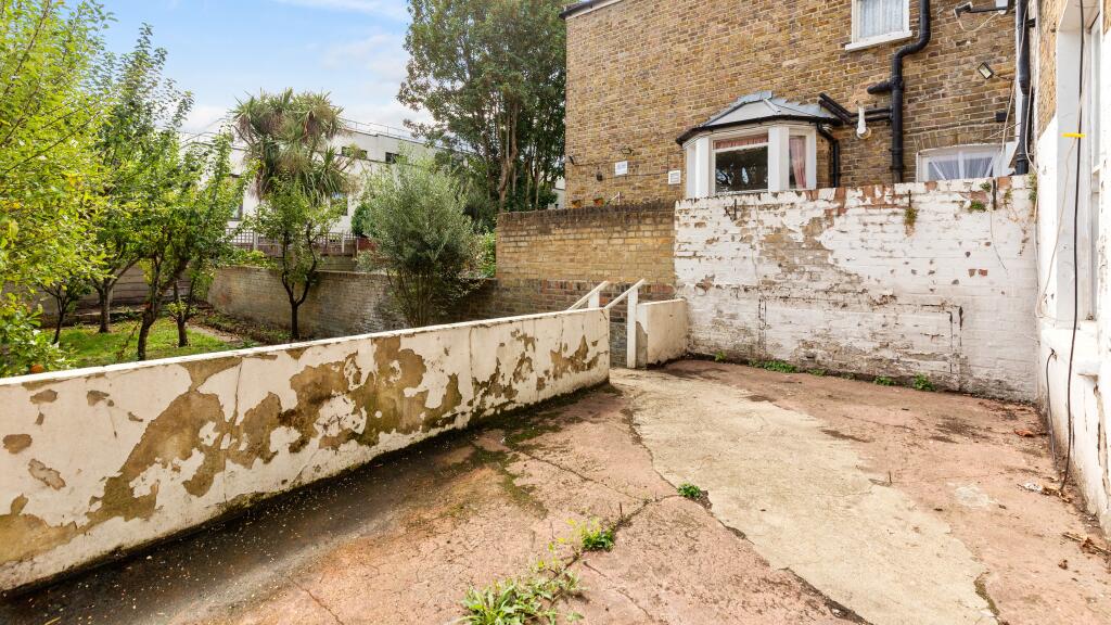 Flat A, 132 Evering Road, Stoke Newington, London N16 7BD