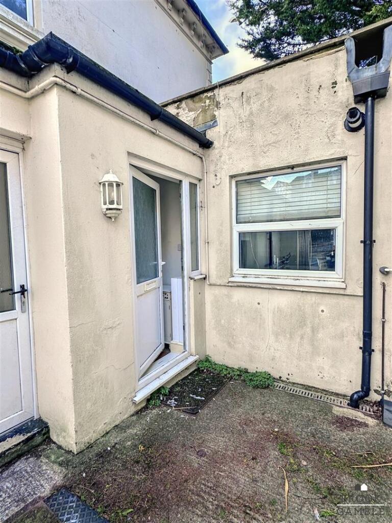 01323 438506