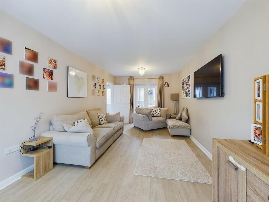 CAM02854G0-PR0121...