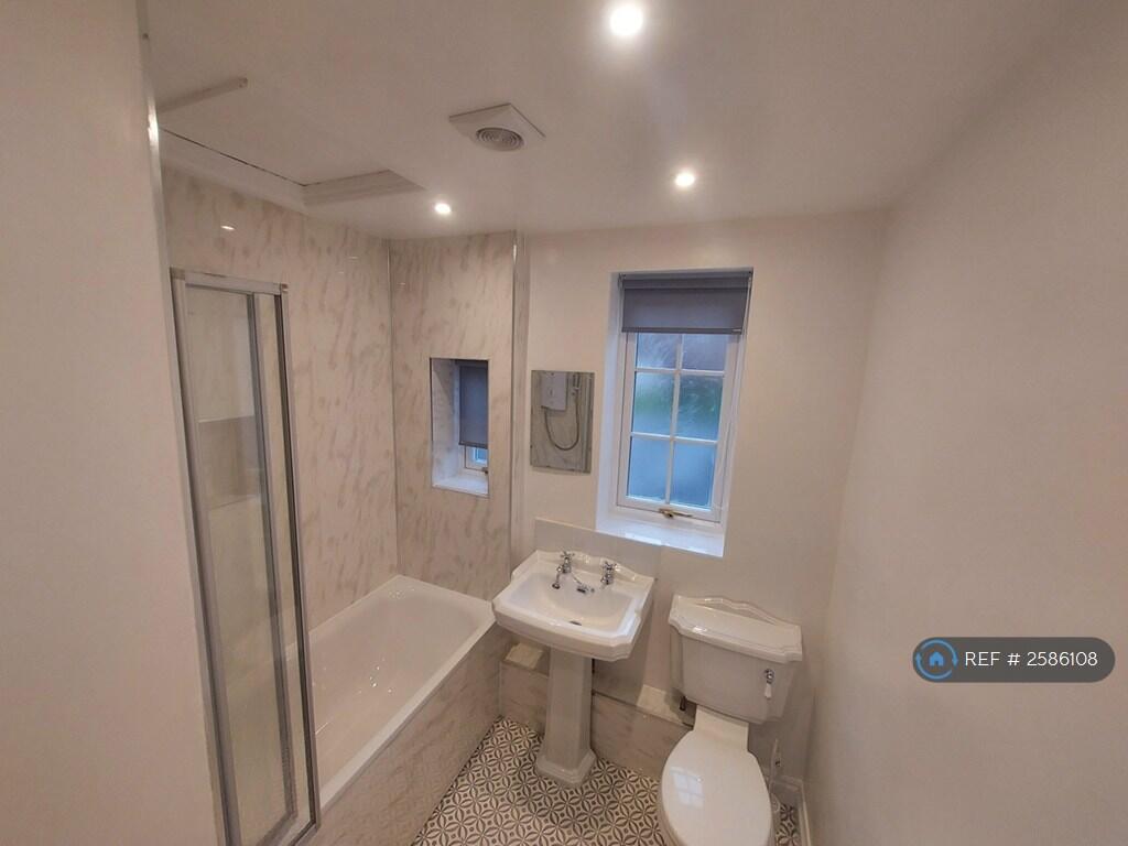 Bathroom (To Rear)