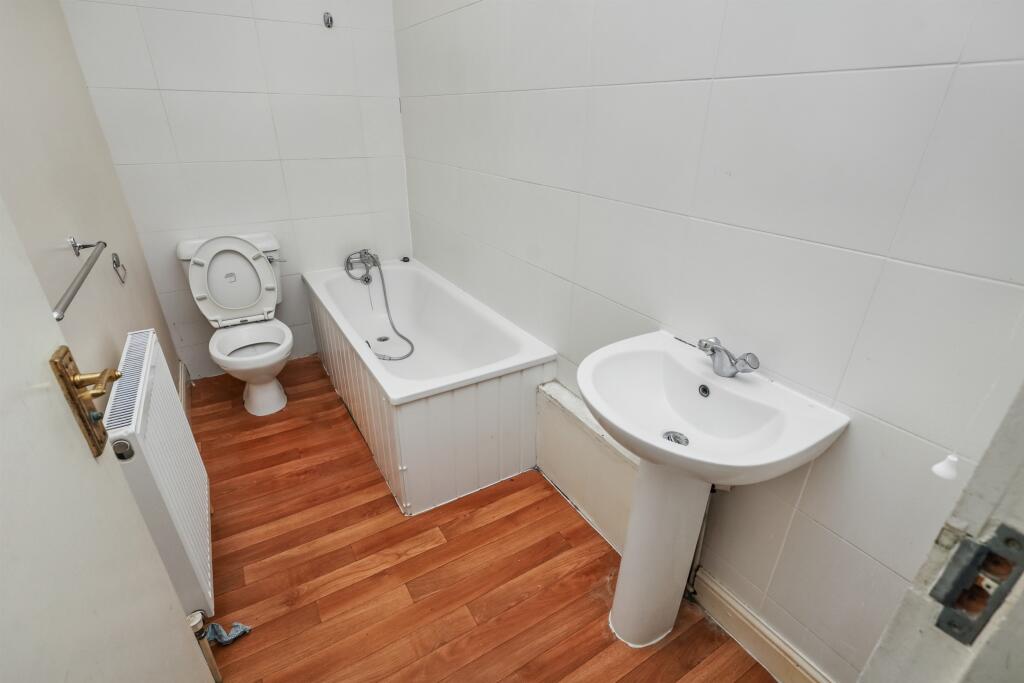 First Floor Flat, 6 Leonard Street, Silvertown, London E16 2DT