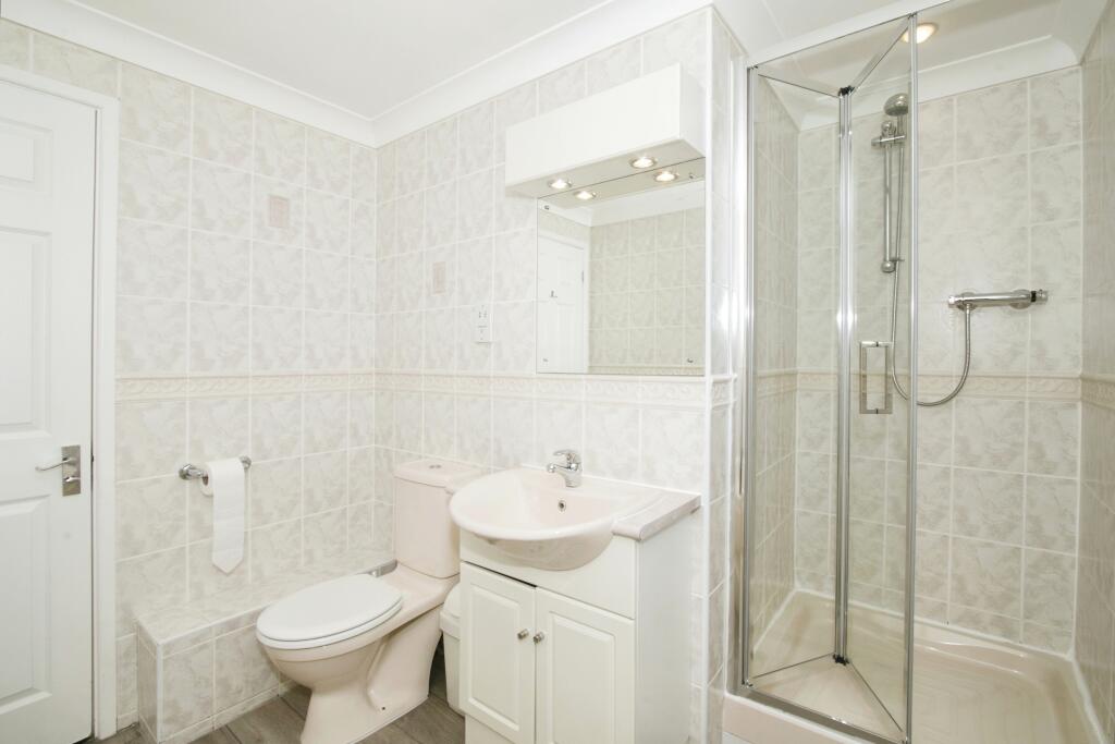 Bath/Shower Room