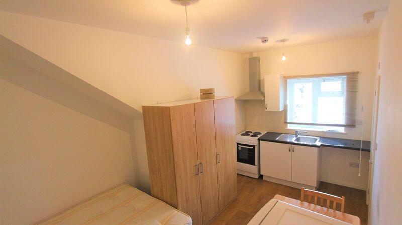 High Road, Finchley N12 **Inclusive of all bills**