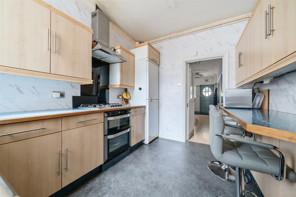 Kitchen 2.jpg
