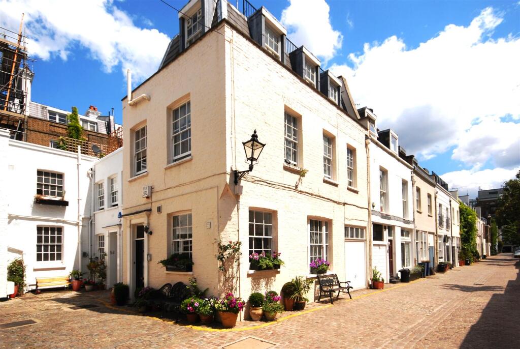 50 Queen's Gate Mews Ext Hi-Res.jpg
